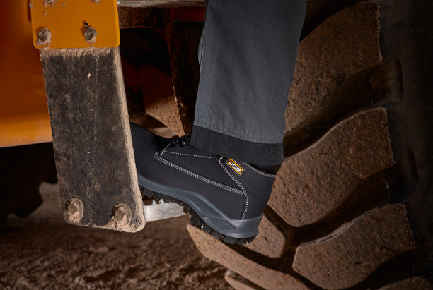 JCB Holton Honey Nubuck soft toe